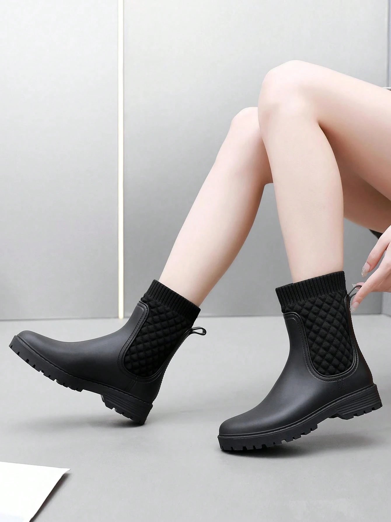 1 Pair Women'S Short Rain Boots, Anti-Slip Fashion Waterproof Galoshes, PVC Material, Lightweight & Durable, Suitable for Outdoor, Countryside